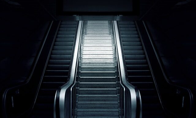 Czy winiety można kupić na stacji paliw?