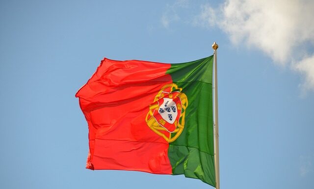 Kiedy najlepiej kupić bilety do Portugalii?